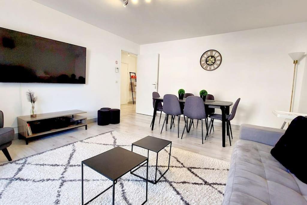 Cosy Home 2, 2 Chambres, 6 Personnes, 3 Min Gare, Parking 塞尔吉 外观 照片